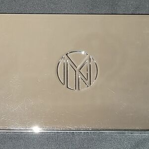 IL MAKIAGE Silver Rectangular Compact with Logo